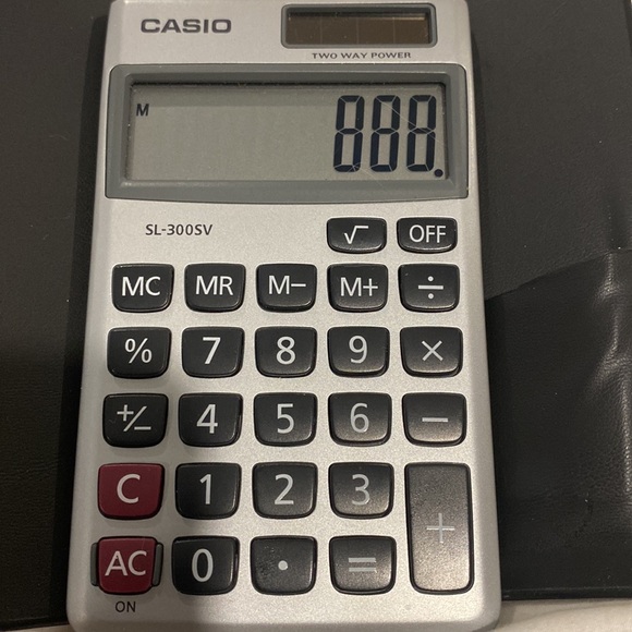 CASIO SMALL CALCULATOR WITH PLASTIC CASE - Picture 6 of 9